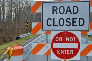 marks-road-closed-signs-strongsville-3694c372b8f7bff4.jpg